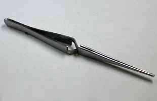Cross Locking Tweezers with Long Curved/Smooth Points