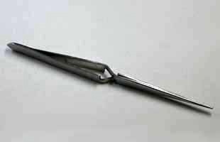 Cross Locking Tweezers with Long Curved/Smooth Points